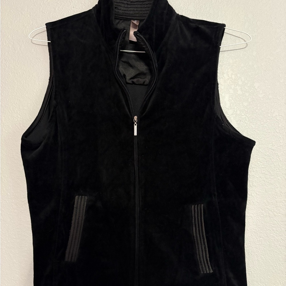 White Stag Sleek Black Vest - Picture 1 of 3